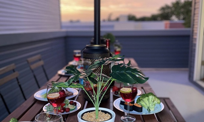 University City Apartamento | THE ROOFTOP OASIS