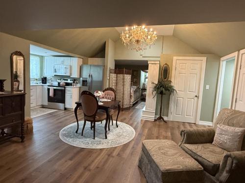 Guthrie Apartamento | The Rose Cottage at The Carriage House