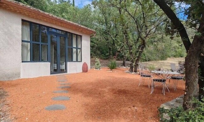 Pernes-les-Fontaines Apartamento | The Rose Garden - Pernes-les-Fontaines