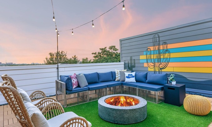 Hurwood Heights Casa | The Rosedale - Rooftop Oasis by Geodis Park