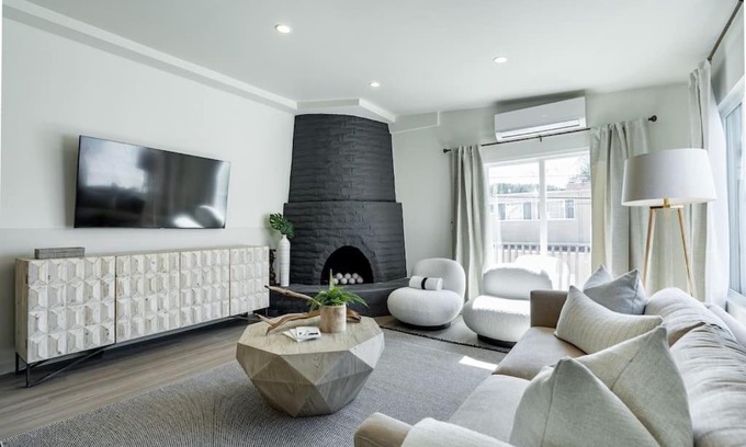 Beach Barber Tract Casa | The Rosemont II - La Jolla Luxury