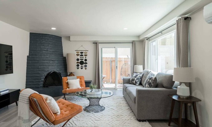 Beach Barber Tract Condominio | The Rosemont III - Upscale 2BR Near the Beach