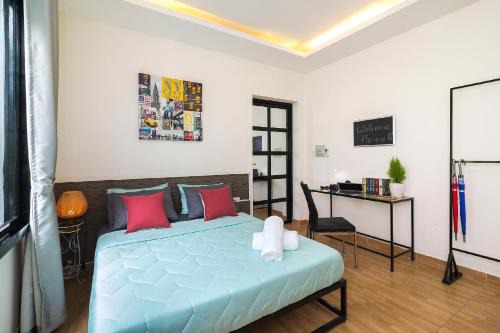 Delicias Casa | The Roundabout Hideout Room 1