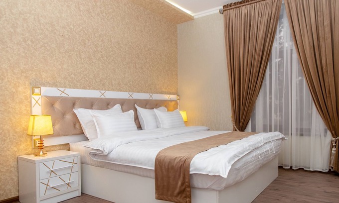 Navoiy Cama Y Desayuno | The Royal Hotel