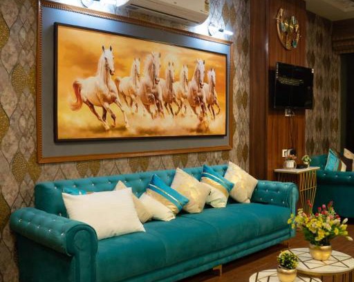 Vallabh Vidhyanagar Hotel | The Royal In