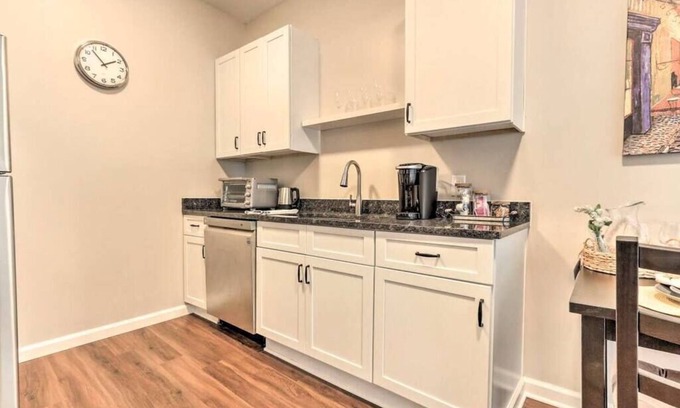 Front Royal Apartamento | The Royal Loft, Modern 1 Bedroom, Front Royal, VA