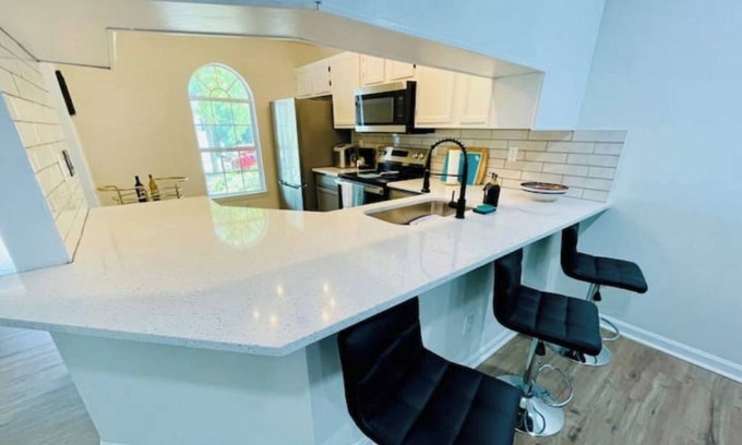Barker Casa | The Royal Oaks Houston Hideaway