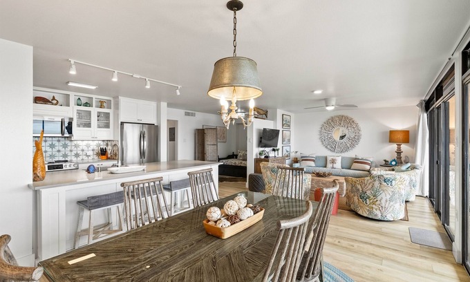 Rockport Casa | The Royal Reef - Laguna Reef 405: Spacious 2BR Bayfront Condo