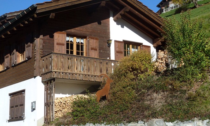 Kublis Casa | La casa de vacaciones rústica en la ladera soleada