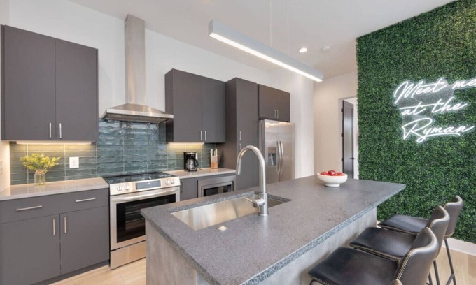 Radnor Apartamento | "The Ryman" 4BR Haven with Scenic Rooftop
