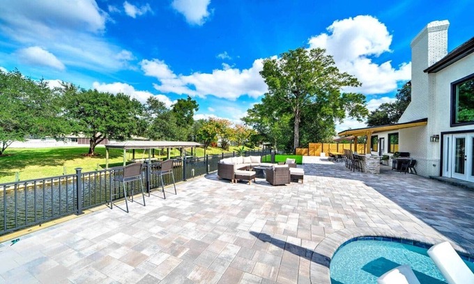 Pretty Bayou Casa | The Sage House: Luxury on the Canal w/ Pool, Jacuzzi, Private Dock, Sleeps 12