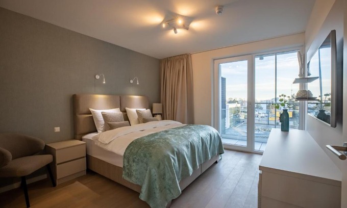 Cadzand-Bad Apartamento | The Sailor, full sea view, use of hotel swimming pool and sauna