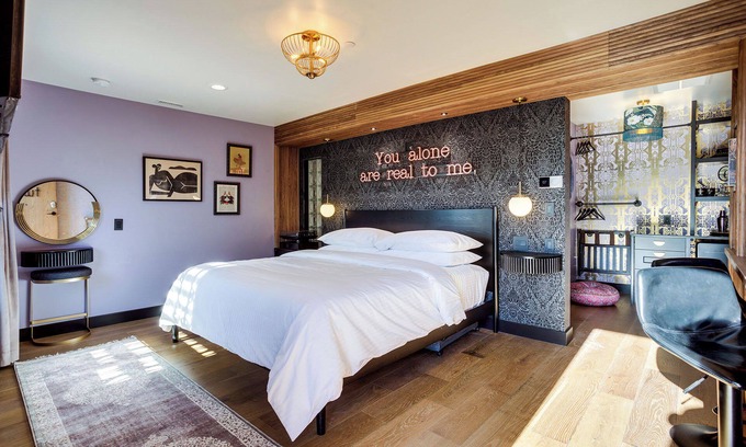 Newport Casa | The Salomé - ADA Accessible@ The Louie Boutique Motel, Walk to Everything! Dog Friendly!