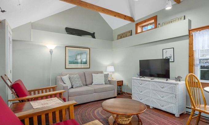 South Yarmouth Cabaña | The Salt Box – Cozy Studio Steps from Private Beach Bliss
