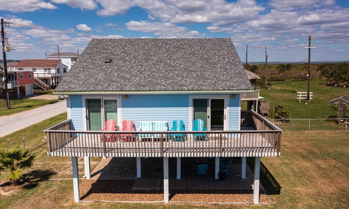 Galveston Casa | Relajante Beach House a pocos pasos de la playa con 2/1 + Loft Sleeping 7!