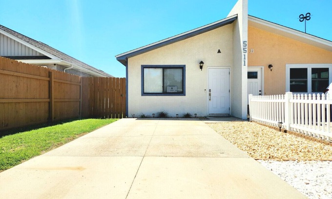 Biltmore Beach Casa | The Sand Dollar King Bed 6 Min Walk to Beach!