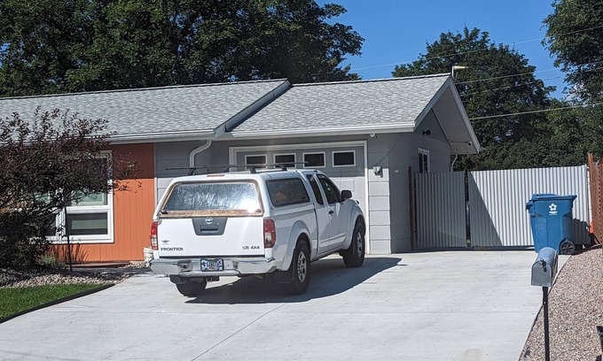 Missoula Apartamento | The Saranac Suite on Bike Trail near UM, Hospital, Shopping and Recreation.