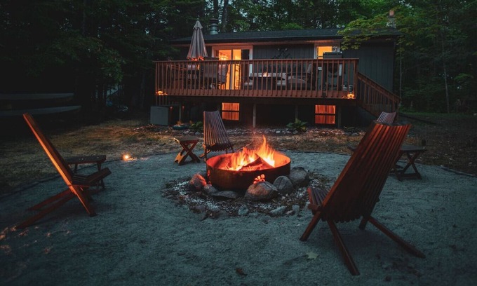 Mountain Cabina | The Sasquatch Shores Lake Front Cabin