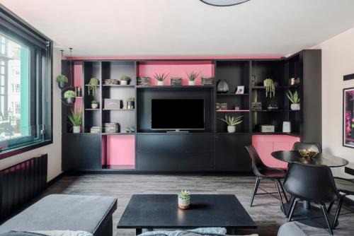 Soho Apartamento | The Sassy - Soho - by Frankie Says