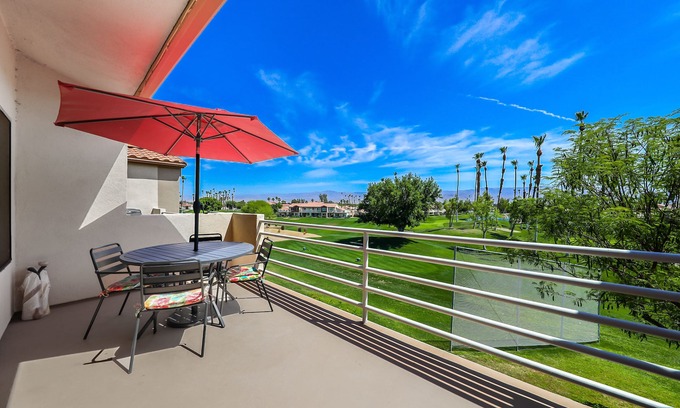 La Quinta Condominio | The Scarlet - Palm Royale Country Club