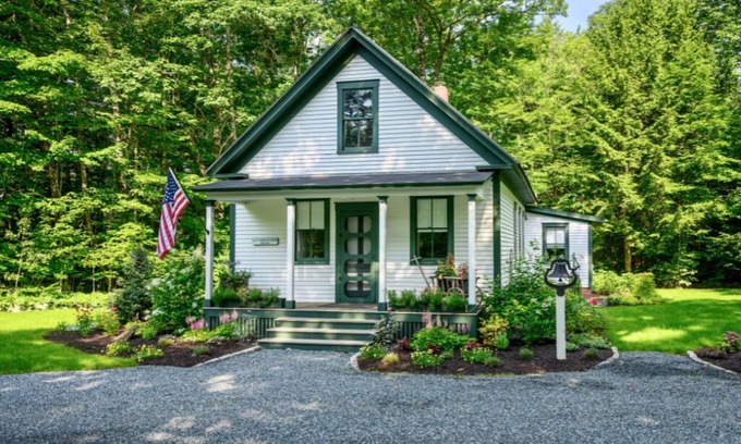 Hebron Casa | The SchoolHouse