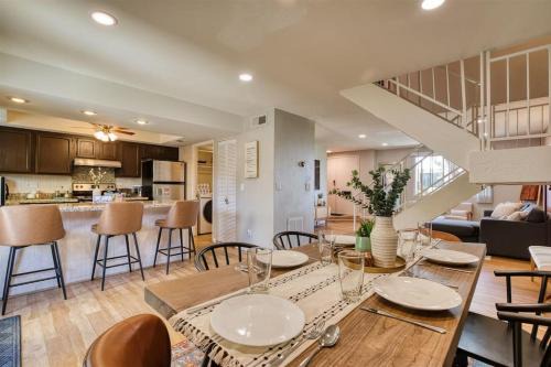 Casa Granada East Townhouses Apartamento | The Scott Casa - Walkable to Old Town Scottsdale, vibrant space, inviting patio!