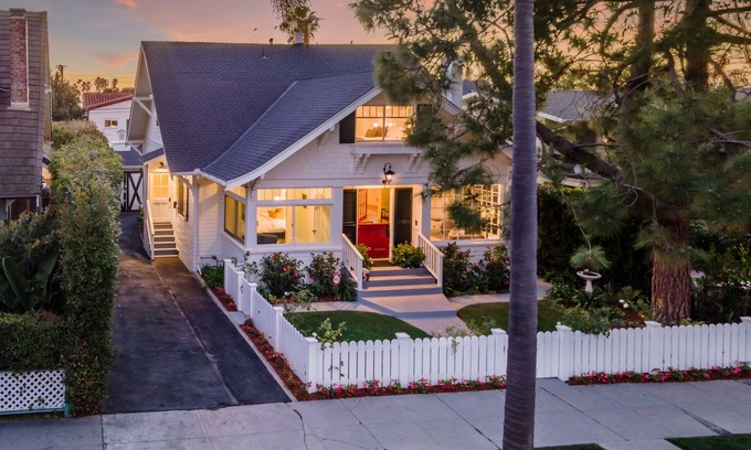 East Beach Casa | The Sea Captain's House & Loft - Coast Beach Luxury