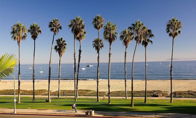 East Beach Casa | The Sea Captain's House - Coastal East Beach Luxury