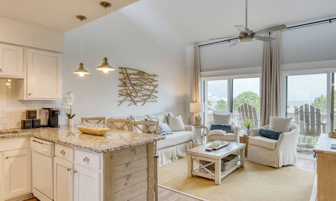 Chivas Bluff Condominio | The Sea Chord | Gulf & Lake Views | Balcony + Pool