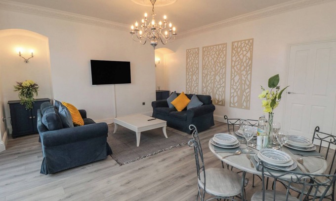 Saltburn-by-the-Sea Cabaña | THE SEA ESCAPE, pet friendly, with a garden in Saltburn-By-The-Sea