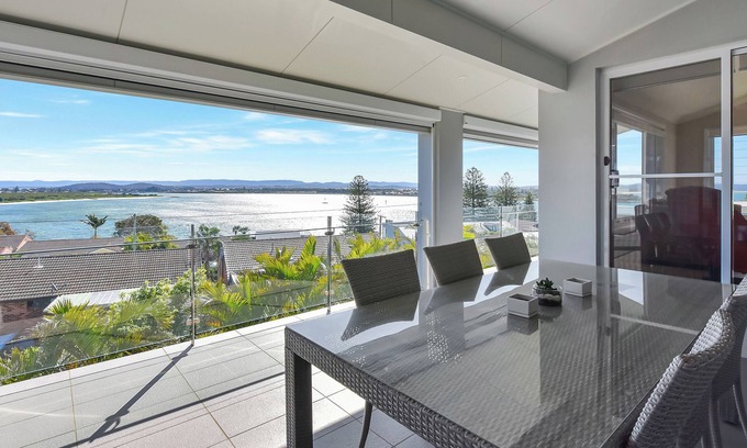 Swansea Heads Casa | The Sea Serenade - Minutes drive to Caves Beach