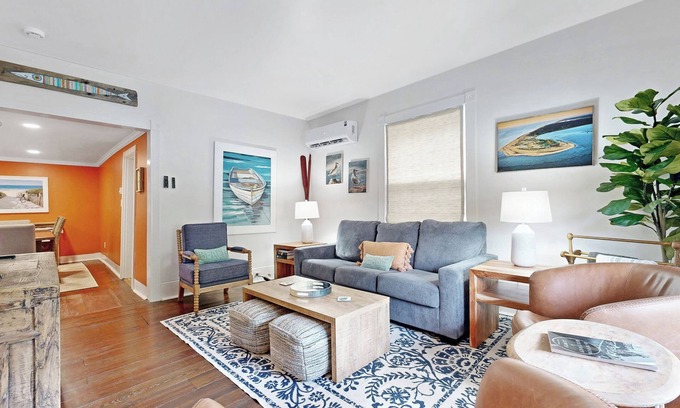 Historic District Casa | THE SEADOG SHANTY- 2 BD, 2 BA - SLEEPS 6 *Pet Friendly*