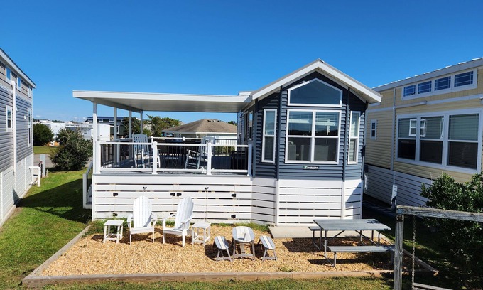 Sandbridge Casa | The Seashell Shack - Waterfront Tiny House on Back Bay