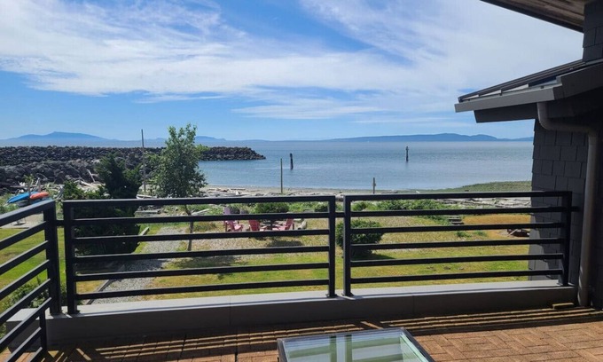 Point Roberts Casa | The Seaside Getaway