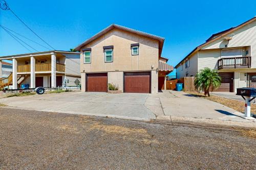 Port Isabel Casa | The Seaworld House on Trout