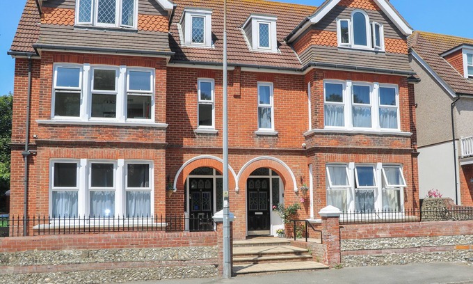 Seaford Cabaña | THE SECRET COTTAGE 4A, pet friendly, with a garden in Seaford