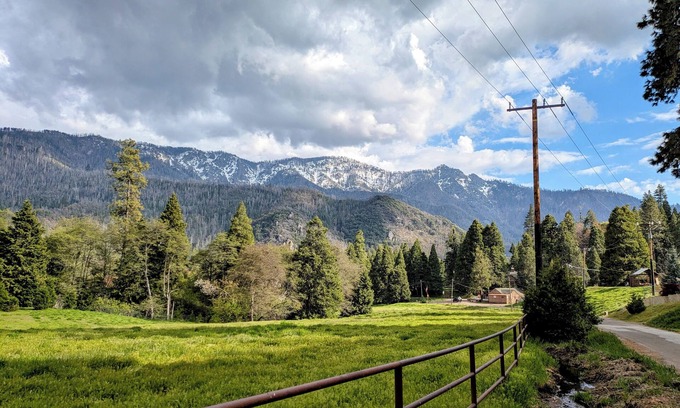 Camp Nelson Cabina | The Sequoia Time Capsule: Spa, Walk 2 Giant Sequoias, River, Fish, Bike, Saloon