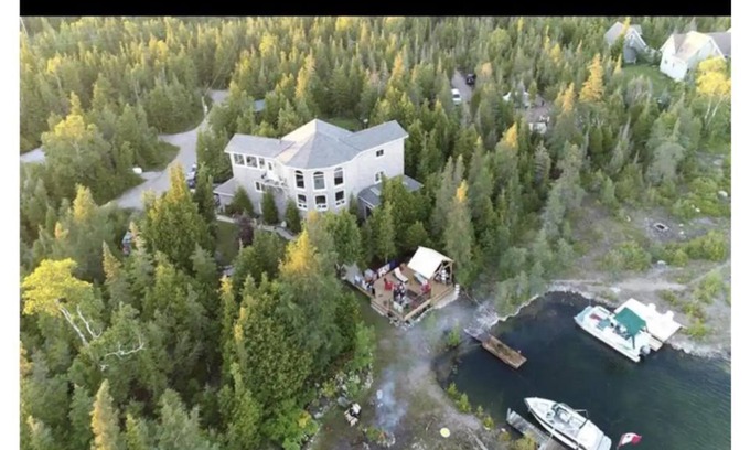 Northern Bruce Peninsula Cabina | The Serene Lakehouse