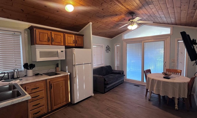 Harlingen Cabina | The Shady Oaks, with Pool Access!
