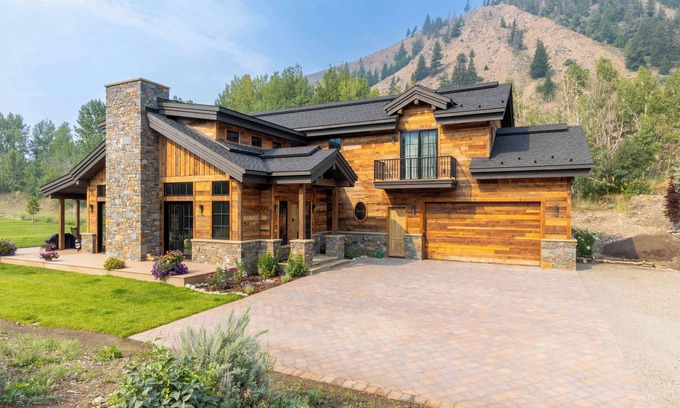 Sun Valley Casa | The Sheepbend Home - Luxury Home Steps to River!