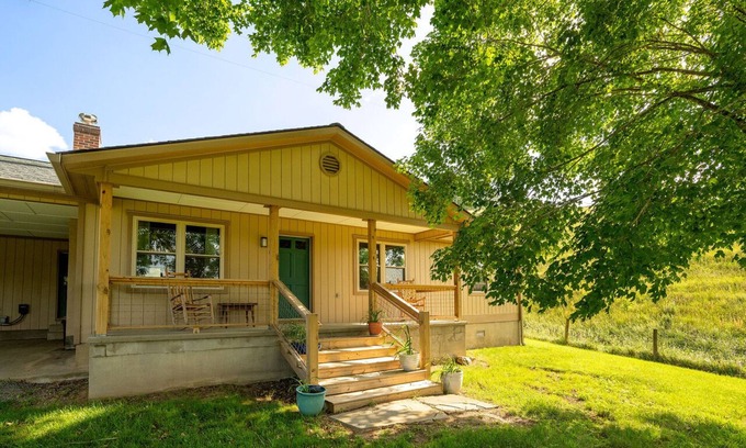 Elk Creek Cabaña | The Sheep Fold: Remodeled cottage and 6 stall horse barn on working sheep farm!