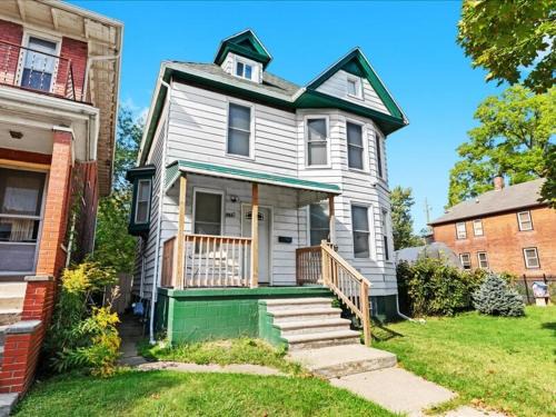 Detroit Apartamento | The Sheridan Family Compound