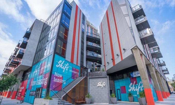 East Village Apartamento | The Shift – Designer 1BRs with rooftop pool, gym, and quartz interiors.