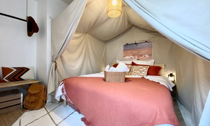 Villeneuve-sur-Yonne Apartamento | THE SHIPPING Downtown - Netflix - BEST KEYS