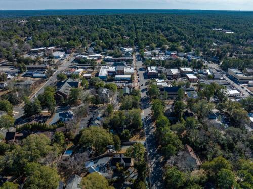 Southern Pines Casa | The Shire 255 A - Sage Cottage