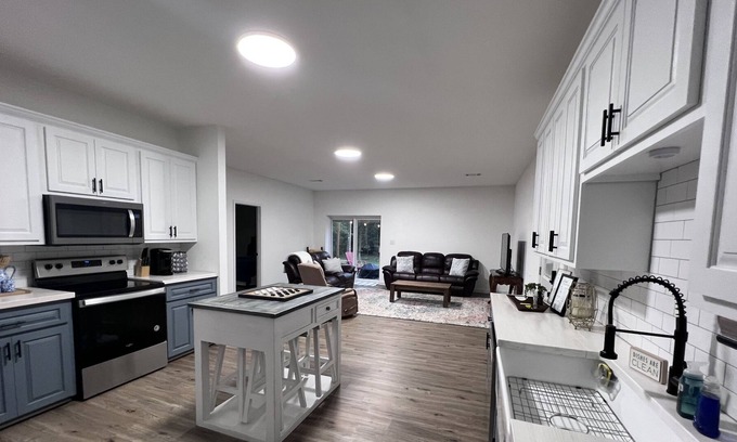 Kirby Casa | The Shop House - 2BR/2BA near Lake Greeson