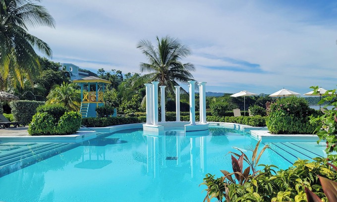 Lucea Complejo | The Signature Level At Grand Palladium Lady Hamilton Resort & Spa