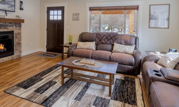 Kellogg Casa | The Silver Mountain Chalet- Private Hot Tub!