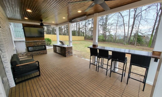 Church Street Casa | The Silver Stone w/ Covered Patio, Outdoor Kitchen and Amazing Game Area