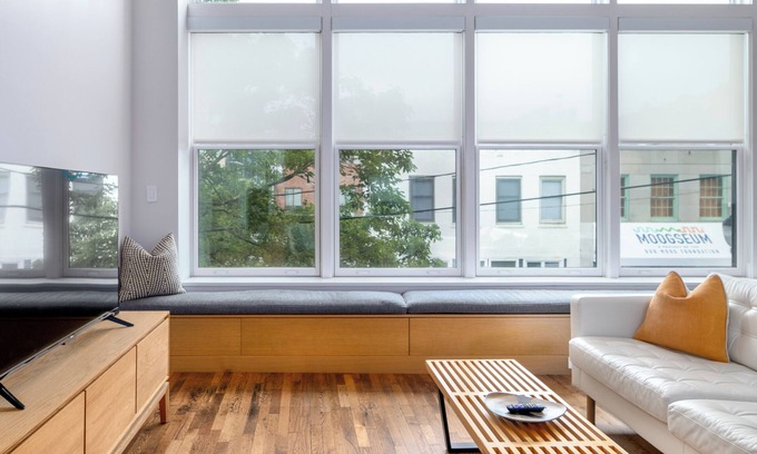 Downtown Asheville Apartamento | The Sinclair: 201: Modern Urban Luxe: una nueva residencia contemporánea de calidad